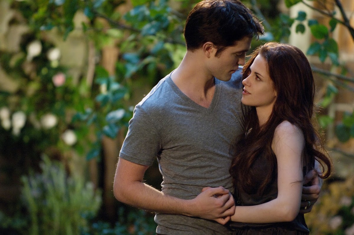 Robert Pattinson and Kristen Stewart in Twilight Saga Breaking Dawn part 2