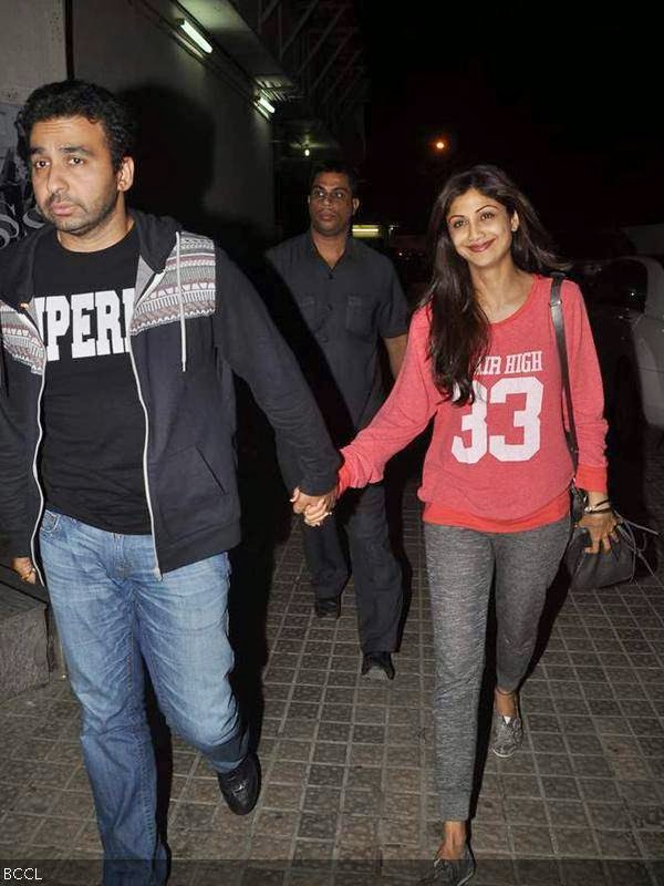 Shilpa Shetty spotted with husband Raj Kundra at suburban multiplex, in Mumbai. (Pic: Viral Bhayani)