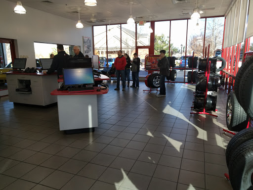 Tire Shop «Discount Tire Store - Murfreesboro, TN», reviews and photos, 2652 S Church St, Murfreesboro, TN 37127, USA