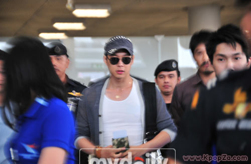 Yoochun (JYJ) มาเมืองไทย ทำเอาสนามบินแทบแตก