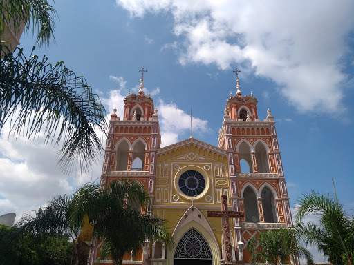 Parroquia de Nuestra Señora de Guadalupe, Hermenegildo Galeana 402, Centro, 38300 Cortazar, Gto., México, Lugar de culto | GTO