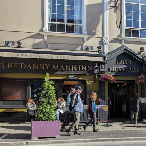 Danny Mann Pub logo