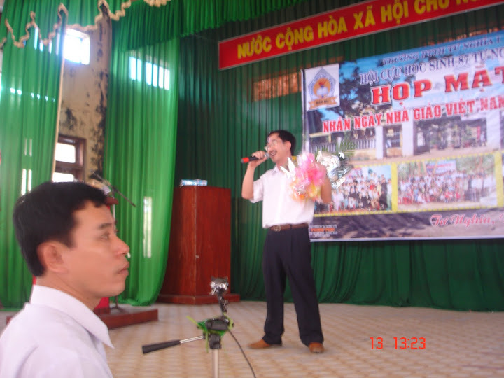 Chào mừng Ngày nhà giáo Việt Nam 20/11 2010 - Page 3 DSC00079