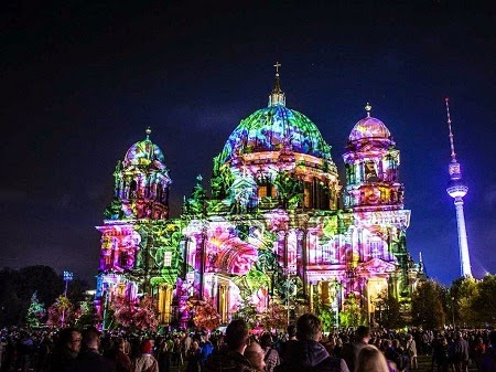 Cảnh vật thành phố Berlin, Đức trong lễ hội ánh sáng.