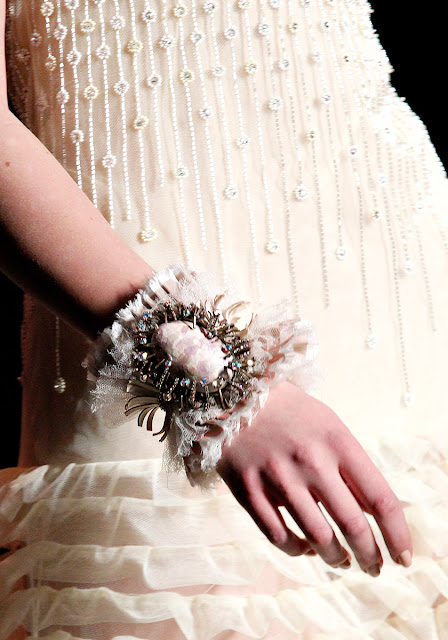 ANDREA JANKE Finest Accessories: Breathtaking - Galliano for Christian Dior