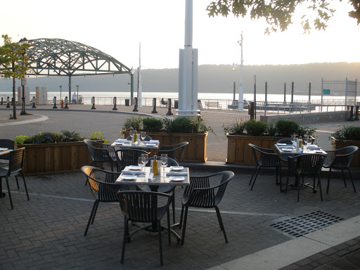 Dolphin Restaurant-Bar-Lounge