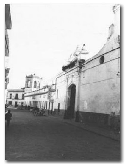 Calle Romera al fondo el Mirador de la antigua Hacienda El Lanero o de Pino.