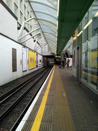 Hammersmith Tube Station (Piccadilly & District)