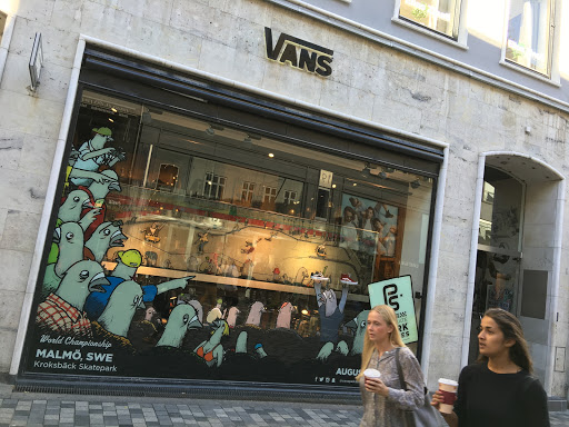 VANS Store Copenhagen, København (+45 33 28 70 85)