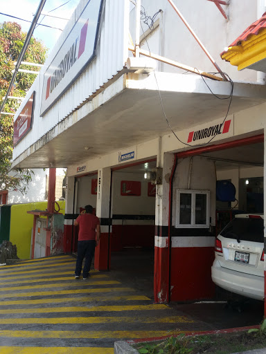 Llantera Sen / Mercado de Llantas Coatzacoalcos, Av Juan Escutia, Benito Juárez Nte, 96576 Coatzacoalcos, Ver., México, Mantenimiento y reparación de vehículos | VER