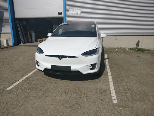 Tesla Service Center, Brussels