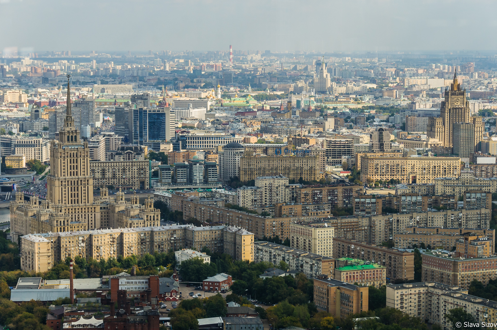 Высота москва. Москва с высоты. Москва с высоты обои. Минские высоты в Москве. Галерея высота Москва.