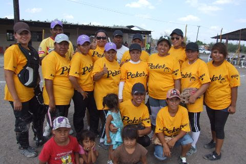 Equipo Pekes de Bustamante en el softbol femenil del Club Sertoma