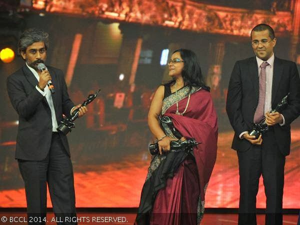 Chetan Bhagat, Abhishek Kapoor, Supratik Sen and Pubali Chaudhari won the award for Best Screenplay for Kai Po Che, at the 59th Idea Filmfare Awards 2013, held at the Yash Raj Studios in Mumbai, on January 24, 2014. 
