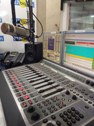 92.7 BIG FM, 2nd Floor, Basanta Enclave, Bhubaneswar Barua Road, Manipuri Rajbari, Ulubari, Guwahati, Assam 781007, India, Radio_Station, state AS