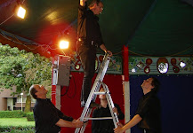 Klik hier voor foto's van het open air concert te Turnhout in 2004