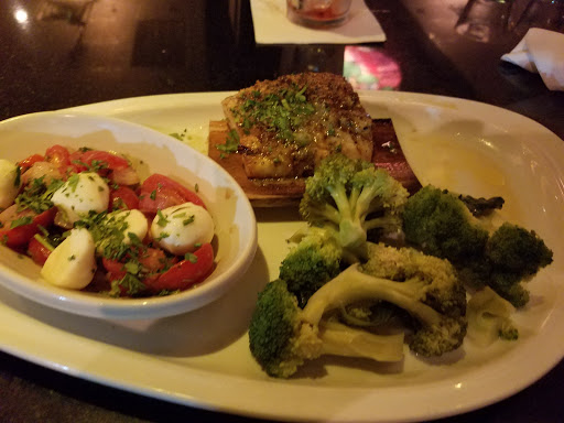 Restaurant «TGI Fridays», reviews and photos, 1105 Fall River Ave, Seekonk, MA 02771, USA
