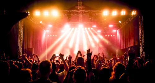 10 Reasons To Take Your Date To A Gig 10 Reasons To Take Your Date To A Gig