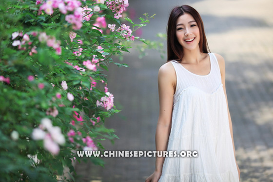 Chinese Female Model Photo 3