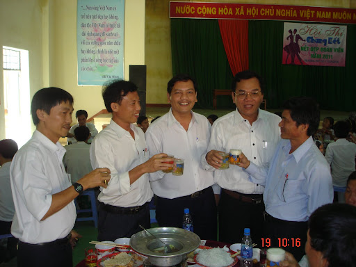 Chào mừng Ngày nhà giáo Việt Nam 20/11 2010 - Page 3 DSC00174