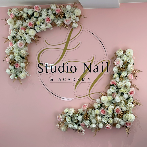 Studio' Nail logo