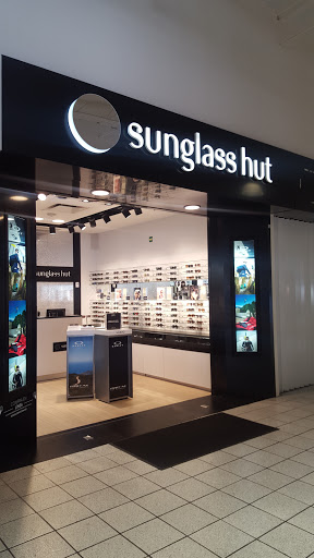Sunglass Hut, Aeropuerto Int. de Cancún T1, Cancun - Chetumal km. 22, 77565 Cancún, Q.R., México, Tienda de gafas de sol | TLAX