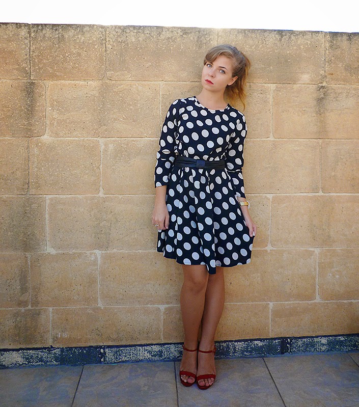 black and white dots, dotted dress, red accessories, outfit idea, 60's inspiration