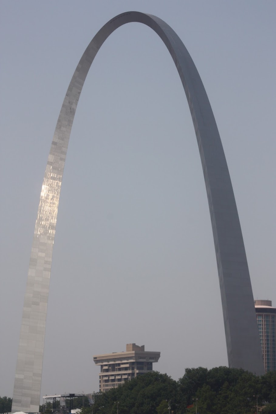 Carful of Kids: St. Louis Arch and the Mississippi River