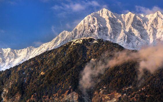 Moon Peak - Dharamshala - Himachal Pradesh India.(Dhauladhar Range is a outer part of Himalayan Mountains Highest part of the mountain in this photo is called Moon Peak ) [OC] [1280x757]