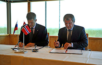 Rosneft and Statoil sign shareholder agreements for Russian offshore exploration joint ventures