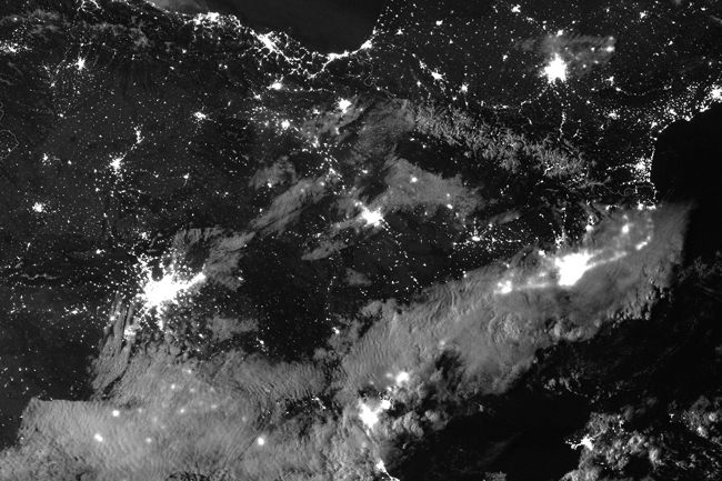 Imagen única: Europa fotografiada en modo visible nocturno por el satélite Suomi NPP