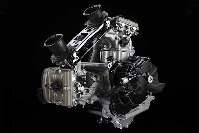 Ducati-848-EVO_2011_1280x963_Engine_02