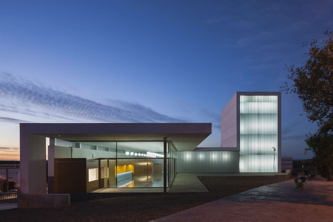 Arahal, Siviglia, Spagna: Municipal Theater by Estudio De Arquitectura Javier Terrados