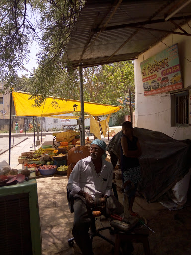 Bijapur Road Vegetable Market, Jule Solapur Rd, Chaitanya Nagar, Konark Nagar, Jule, Solapur, Maharashtra 413004, India, Fruit_and_Vegetable_Store, state MH