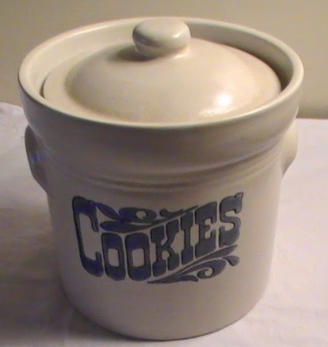  Pfaltzgraff Yorktowne Cookie Jar