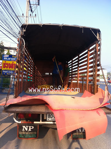 โซฟาสั่งทำ เป็น โซฟาปรับเอน (Recliner) ที่ โรงพยาบาล สมุทรสาคร สำหรับผู้มาฟอกไต เป็น โซฟาหนังแท้ ผิวสัมผัส สีน้ำตาลเข้ม 1 ที่นั่ง จำนวน 6 ชุด