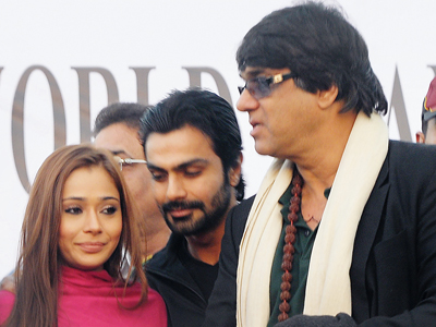 Sara Khan, Ashmit Patel and Mukesh Khanna spotted during the 4th edition of Jaipur marathon, held in the city.