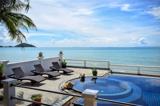 Lipa Noi Beach