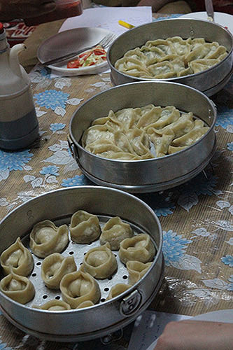 tibetan momos, cooking class tibetan food, tibetan cuisine, dharamsala food
