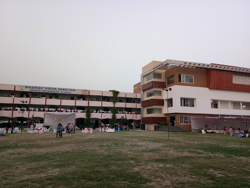 Madhav Vidya Niketan Senior Secondary Public School, Ajnala Rd, Opp.District Court, A - Block, Ranjit Avenue, Amritsar, Punjab 143001, India, Secondary_school, state PB