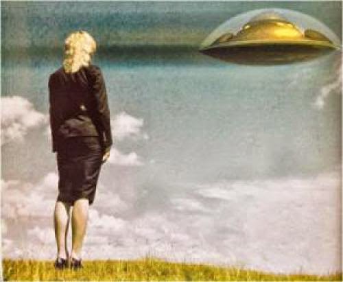 Ufo Occupant Acknowledges Witness On The Ground United Kingdom