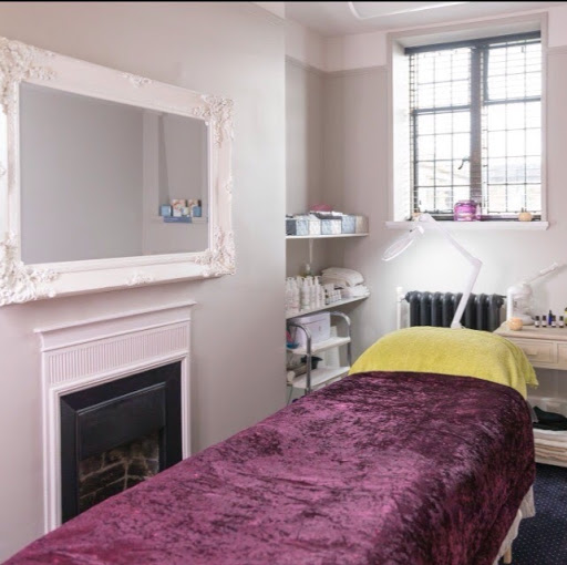 Lilyann Beauty Room | Beauty Therapist logo