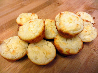 Recipe for Mini Cream Cheese Puffs, just 6 ingredients and 15 minutes