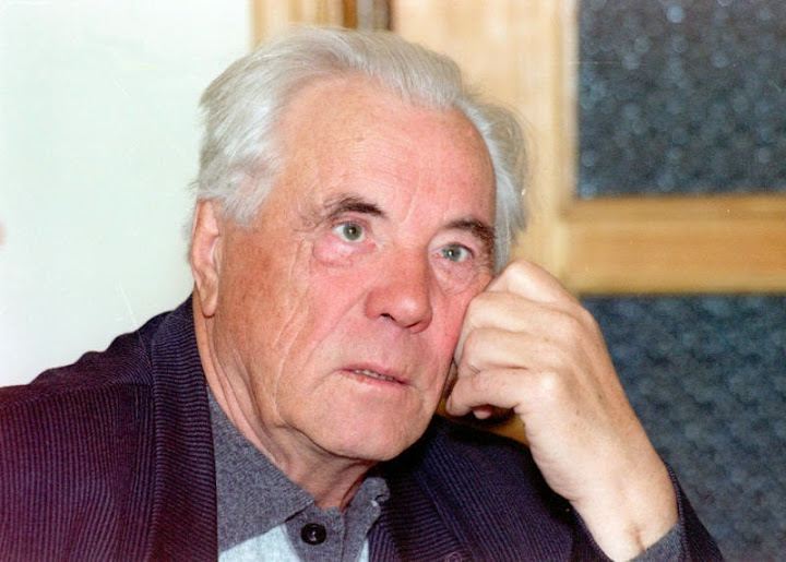 писатель Виктор Астафьев