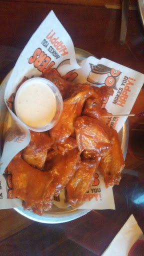 American Restaurant «Hooters», reviews and photos, 2110 E Independence St, Springfield, MO 65804, USA