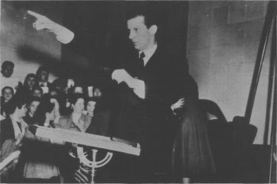 Mariano Mores en su primera presentacion como director de su orquesta en 1948