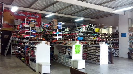 The Outlet Shoes, Blvd. Aeropuerto 1003, San Jose el Alto, 37545 León, Gto., México, Centro comercial outlet | GTO