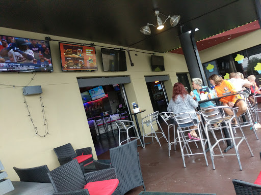 Chicken Wings Restaurant «Mugs N Jugs», reviews and photos, 40737 US Hwy 19 N, Tarpon Springs, FL 34689, USA