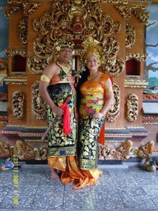 pakaian adat bali pakaian tradisional bali baju adat bali 225x300 Pakaian Adat Tradisional Indonesia