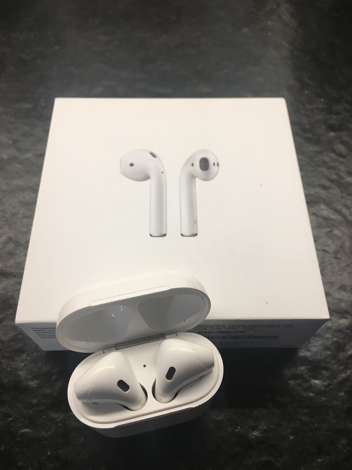 Recenze Apple AirPods 2. generace | Plná Peněženka